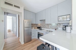 Fridge, microwave, oven, stovetop - Visit Vitacura for an Unforgettable Stay (Santiago)