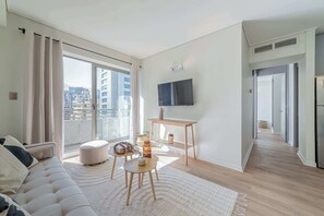 TV, offices - Visit Vitacura for an Unforgettable Stay (Santiago)