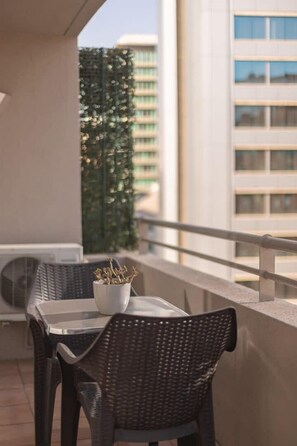 Outdoor dining - Spectacular Views from a Modern Apartment (Las Condes)