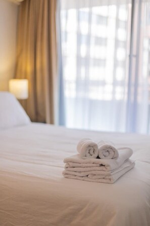 1 bedroom, iron/ironing board, WiFi, bed sheets - Your Stylish Urban Escape by Costanera Center (Las Condes)