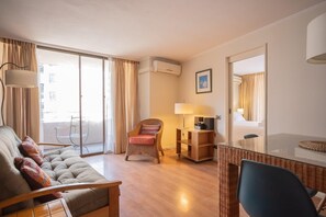 テレビ、書斎 / ワークスペース