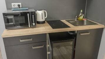 Fridge, microwave, stovetop, cookware/dishes/utensils