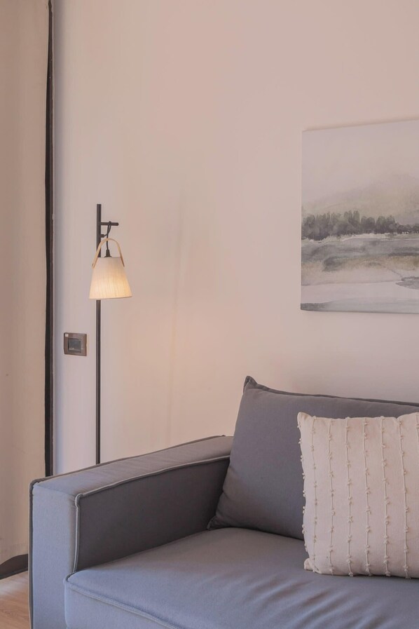 TV, offices - Stylish 1BR in Las Condes w/Pool and Free Parking (Las Condes)