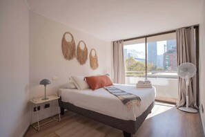 1 bedroom, iron/ironing board, WiFi, bed sheets - Stylish 1BR in Las Condes w/Pool and Free Parking (Las Condes)