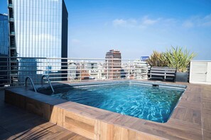 Pool - Chic 1BR Flat near Costanera Center | Stylish Stay (Las Condes)