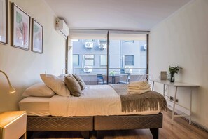 1 chambre, bureau, fer et planche à repasser, Wi-Fi