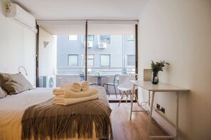 1 chambre, bureau, fer et planche à repasser, Wi-Fi