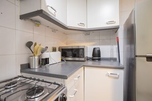 Fridge, microwave, oven, stovetop - Descansa con Estilo cerca del Costanera Center (Las Condes)