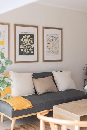 TV, offices - Stylish 1-BR Oasis Steps from Costanera Center (Las Condes)