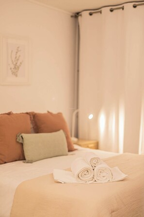 2 makuuhuonetta, silitysrauta/-lauta, Wi-Fi, vuodevaatteet