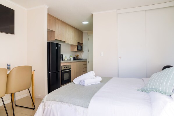 Iron/ironing board, WiFi, bed sheets