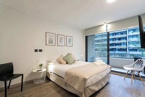 2 habitaciones, tabla de planchar con plancha, wifi y ropa de cama 