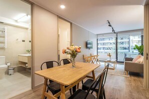 Dining - Modern Family Home in Providencia | Relaxing Stay (Providencia)