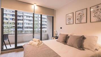 2 habitaciones, tabla de planchar con plancha, wifi y ropa de cama