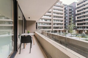 Outdoor dining - Modern Family Home in Providencia | Relaxing Stay (Providencia)