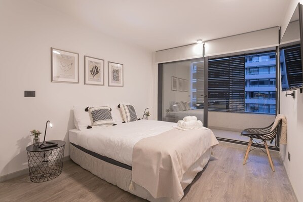 2 bedrooms, desk, iron/ironing board, WiFi