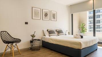 2 habitaciones, escritorio, tabla de planchar con plancha y wifi