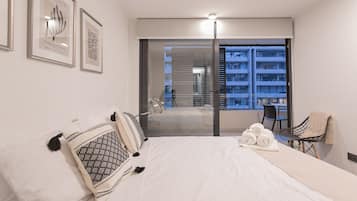 2 habitaciones, escritorio, tabla de planchar con plancha y wifi