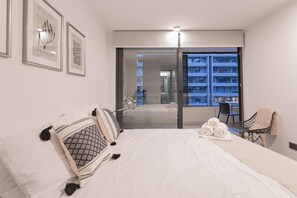 2 室のベッドルーム、デスク、アイロン / アイロン台、WiFi