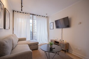 TV, offices - Comfortable family apartment | security screen (Las Condes)