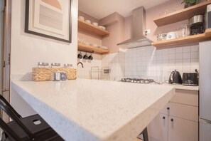 Fridge, microwave, oven, stovetop - Comfortable family apartment | security screen (Las Condes)