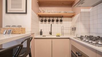 Fridge, microwave, oven, stovetop