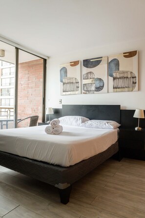 2 habitaciones, tabla de planchar con plancha, wifi y ropa de cama 