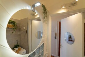 Shower, hair dryer, towels - Chic Urban Home in Santiago | Relax and Unwind (Providencia)