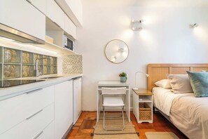 Desk, iron/ironing board, WiFi, bed sheets