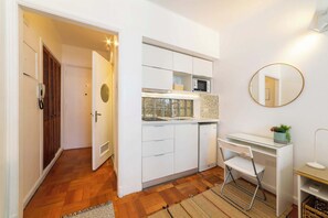 Fridge, microwave, stovetop, electric kettle