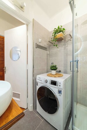 Shower, hair dryer, towels