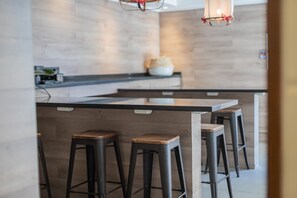 Dining - Charming Barrio Italia Studio: Central Escape (Ñuñoa)