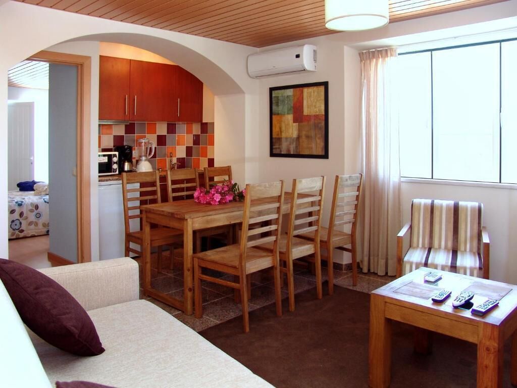 Vila Com Três Quartos | Cucina privata | Mini-frigorifero, microonde, piano cottura, pentole/stoviglie/utensili