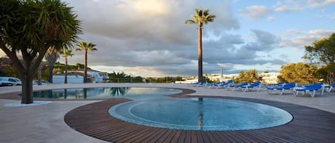 Außenpool (je nach Saison geöffnet)