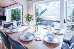 Dining - Rainbow Leap - 5 Bed Holiday Home - Saundersfoot (Saundersfoot)