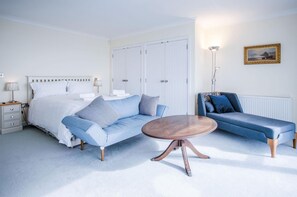 5 bedrooms, premium bedding, bed sheets - Rainbow Leap - 5 Bed Holiday Home - Saundersfoot (Saundersfoot)