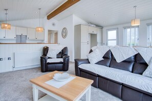 Floor plan - Oakland Lodge - 2 Bedroom Lodge - Wisemans Bridge (Narberth)