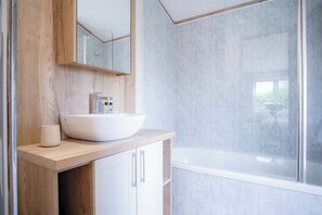 Apartment (3 Bedrooms) | Bathroom
