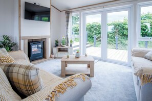 Apartment (3 Bedrooms) | Living area