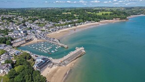 An aerial view of a coastal town with a marina, sandy beach, and surrounding greenery. - Clover Cottage - 2 Bedroom Cottage - Begelly (Kilgetty)