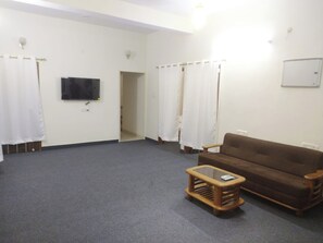 Living area - Living Studio (Patna)