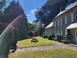 Outdoor dining - 607-Manoir de Pompren (Esquibien)