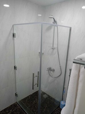 Down comforters, blackout drapes, soundproofing, iron/ironing board - Elaf Alsharqyah Hotel 2 (Dammam)