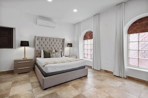 3 bedrooms, iron/ironing board, travel cot, WiFi