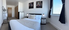 2 bedrooms, iron/ironing board, travel cot, free WiFi