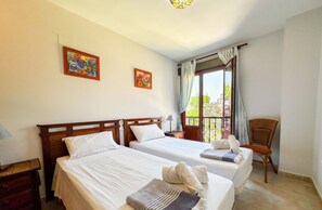 2 chambres, fer et planche à repasser, Wi-Fi gratuit, draps fournis