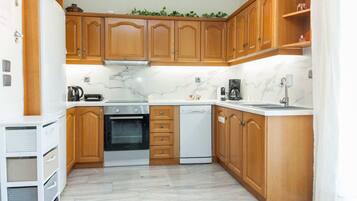 Kühlschrank, Ofen, Herdplatte, Geschirrspüler