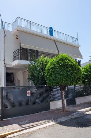 Exterior - Classical 2 Bd Beauty Apt in Peaceful Chalandri (Athens)
