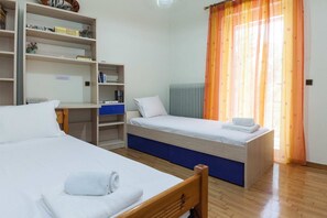 2 bedrooms, desk, iron/ironing board, WiFi - Classical 2 Bd Beauty Apt in Peaceful Chalandri (Athens)