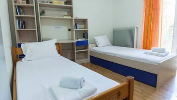 2 Schlafzimmer, Schreibtisch, Bügeleisen/Bügelbrett, WLAN